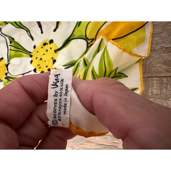 Vintage Vera Women's White Yellow Floral Print Rectangle Head Scarf - Picture 4 of 4